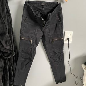 WHBM cargo skinny leg Capri slim pants. Size 0.